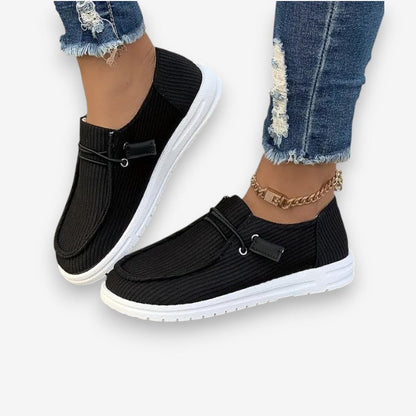 Alina – Round Toe Shoes with Ribbed Detail