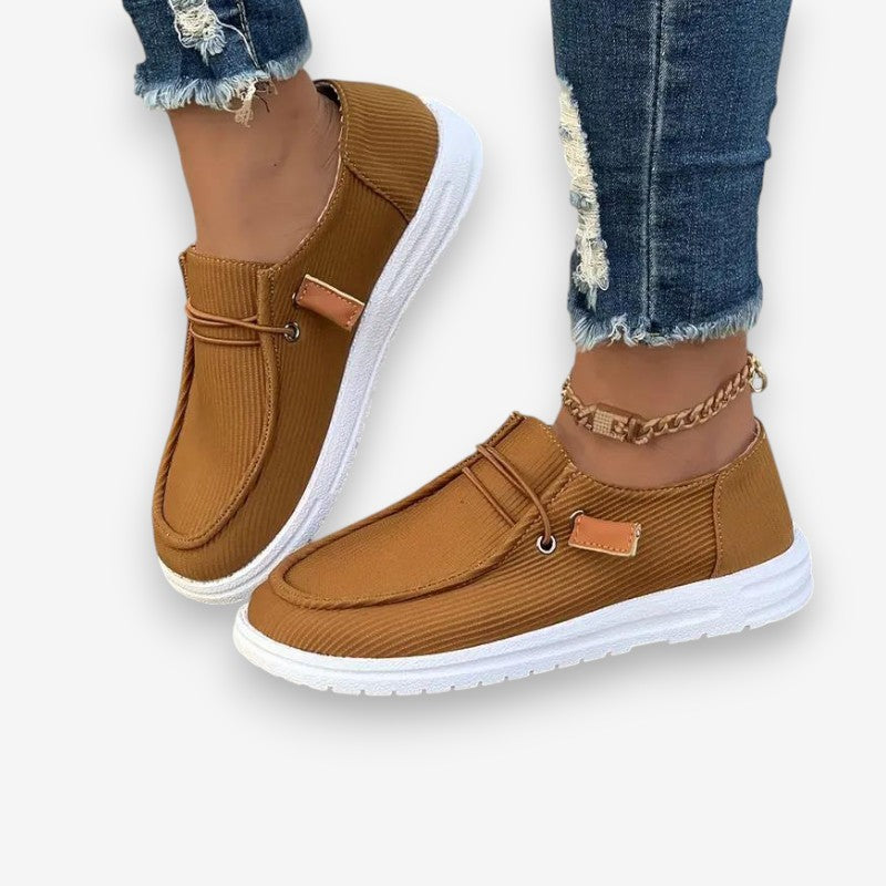 Alina – Round Toe Shoes with Ribbed Detail