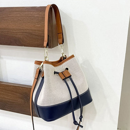 Canvas-Eimer-Tasche mit veganem Lederbesatz und Kordelverschluss