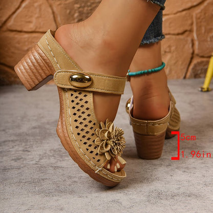 Dissie | Orthopädische Sandalen mit Absatz und Blütenapplikation