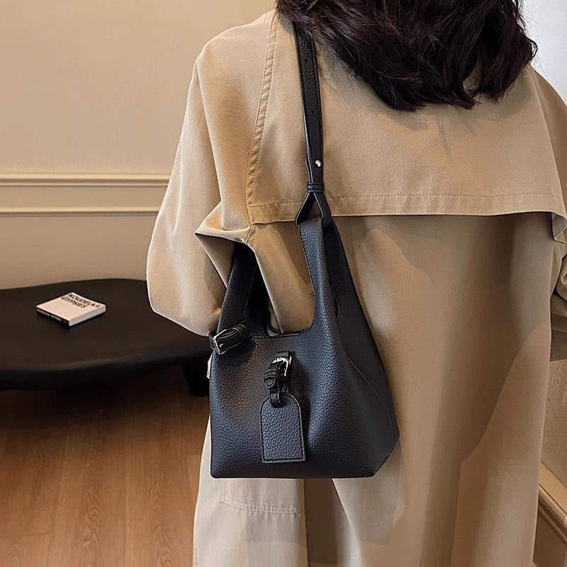 Vegane Leder Mini-Beuteltasche mit verstellbarem Riemen