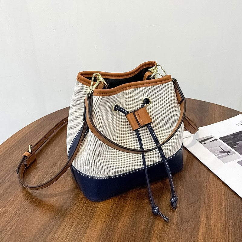 Canvas-Eimer-Tasche mit veganem Lederbesatz und Kordelverschluss