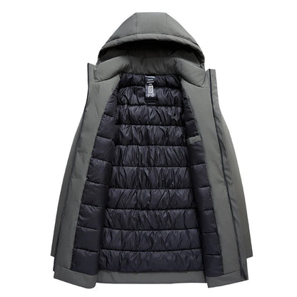 Veste d'hiver grise avec capuche, doublure matelassée noire, idéale pour le froid. Manteau chaud et élégant pour homme, mode hiver.