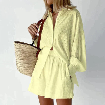 Savannah – Tweedelige set met een shirt met lange mouwen en een short met hoge taille