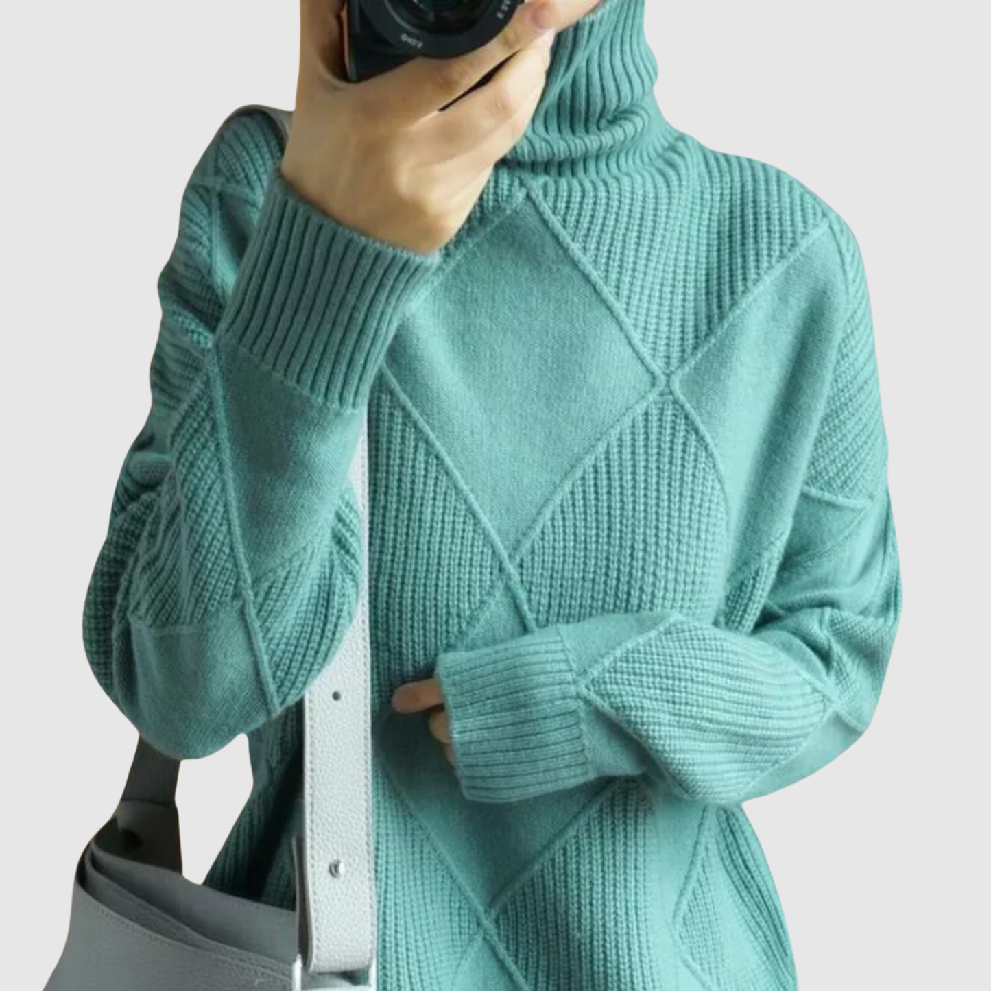 Amelia – Elegancki sweter z golfem