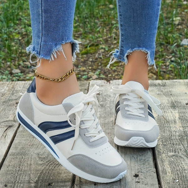 Adina – Bequemer Schnür Turnschuh