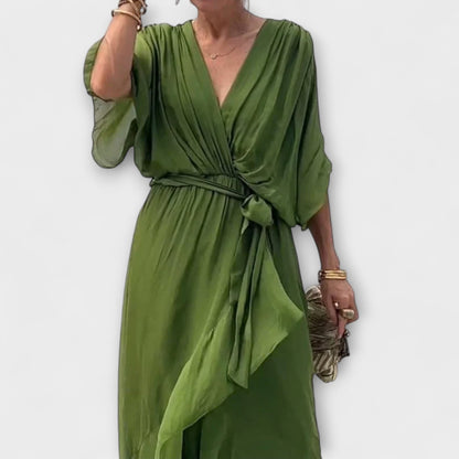 Amoura - V-kaula-chiffon-mekko