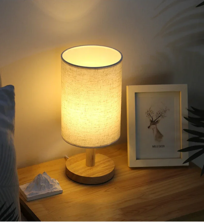 Aurora SilkGlow LED-Tischlampe – Dimmbare asiatische Nachtlampe mit Holzsockel und Stoffschirm