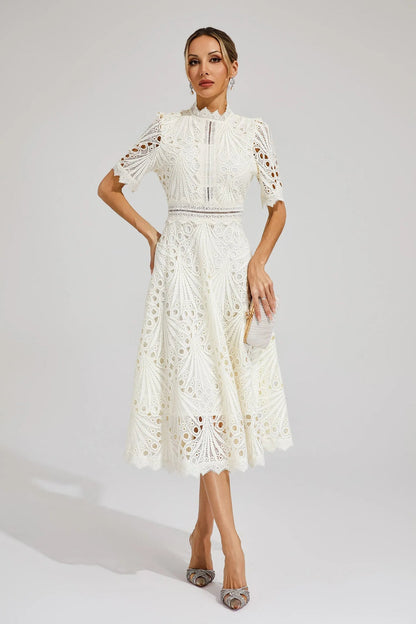 Vorelle – Lässiges Kurzarmkleid mit Blumenstickerei