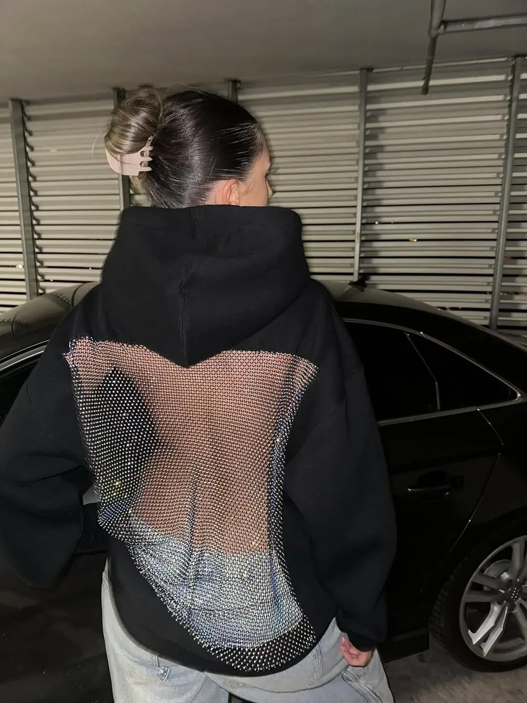 Bluza damska | z kapturem oversize z ozdobną aplikacją na plecach