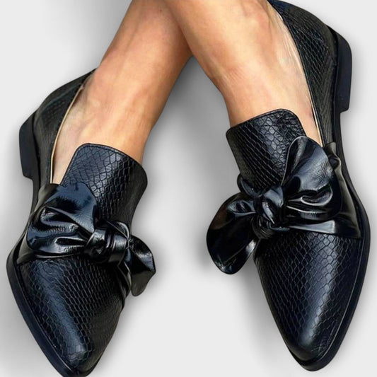Cláudia - loafers dekoratiivse lipsuga
