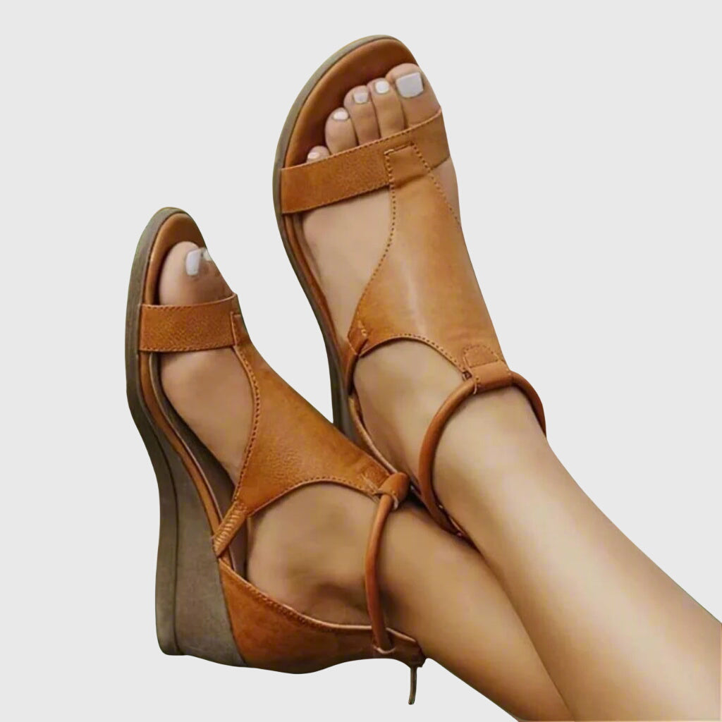 Alanna Soft-Step Sandals | Cow Clothing