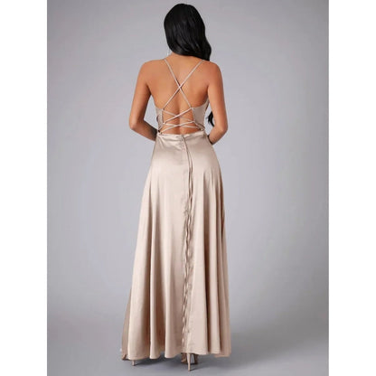 Avani – Elegante maxi-jurk met zijsplit en verstelbare bandjes