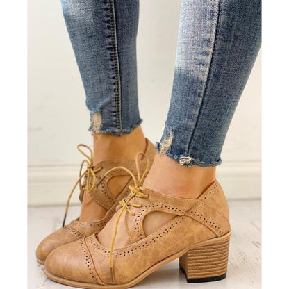 Clara – Chaussures tendance à talon bloc et conception découpé
