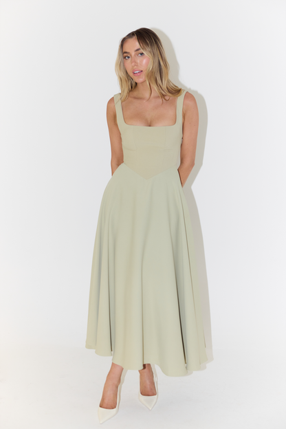 Abito Midi Donna | Gonna a Ruota & Scollo Quadrato Elegante