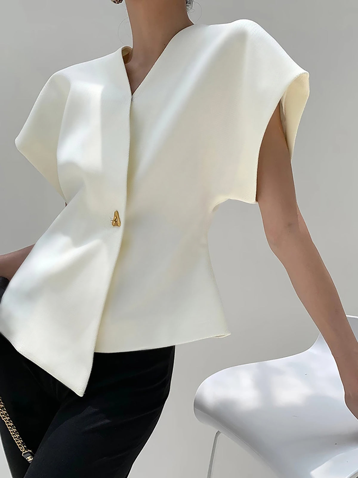 Seravelle | Damska Elegancka Bluzka Strukturalna V-Neck z Guzikiem