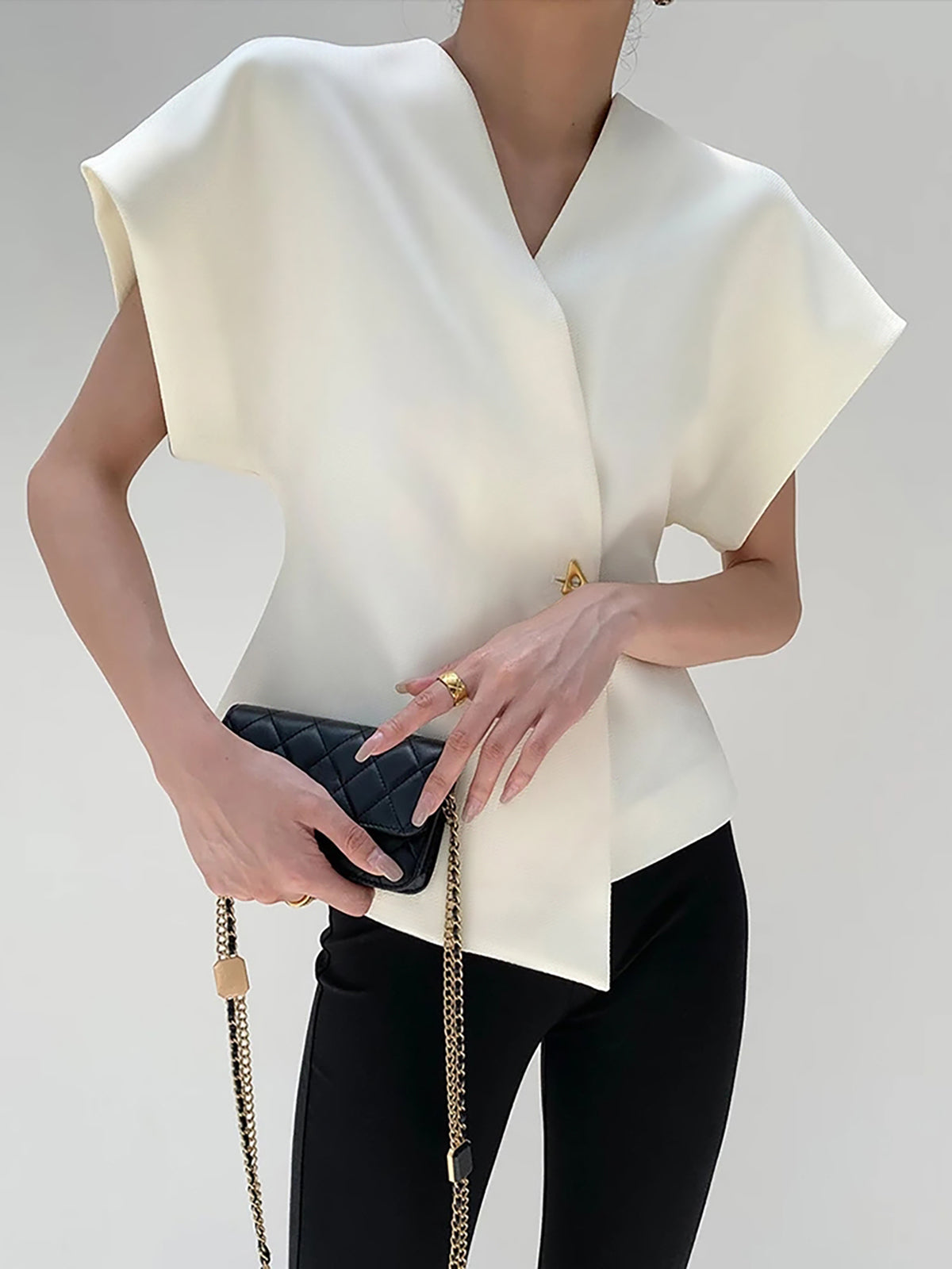 Seravelle | Damska Elegancka Bluzka Strukturalna V-Neck z Guzikiem