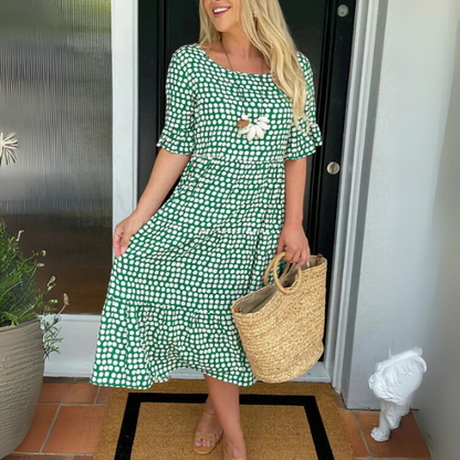 Midi-Kleid für Damen mit Stufenschnitt und kurzen Ärmeln
