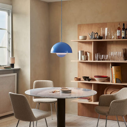 Elegante Deckenlampe - Natürliche Beleuchtung für einen raffinierten Innenraum