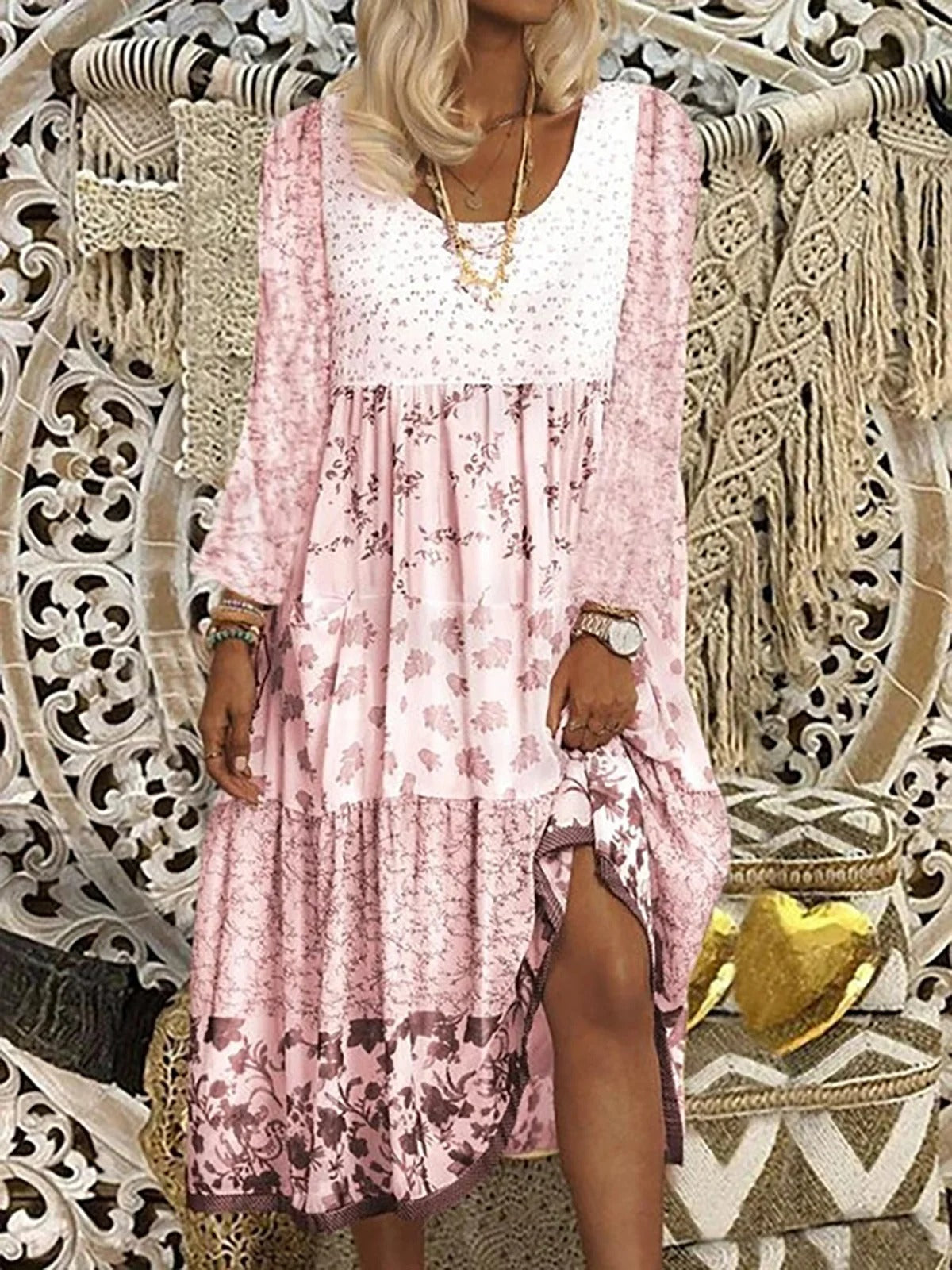 Boho-inspireret kjole med rund hals og blomsterprint - Amara