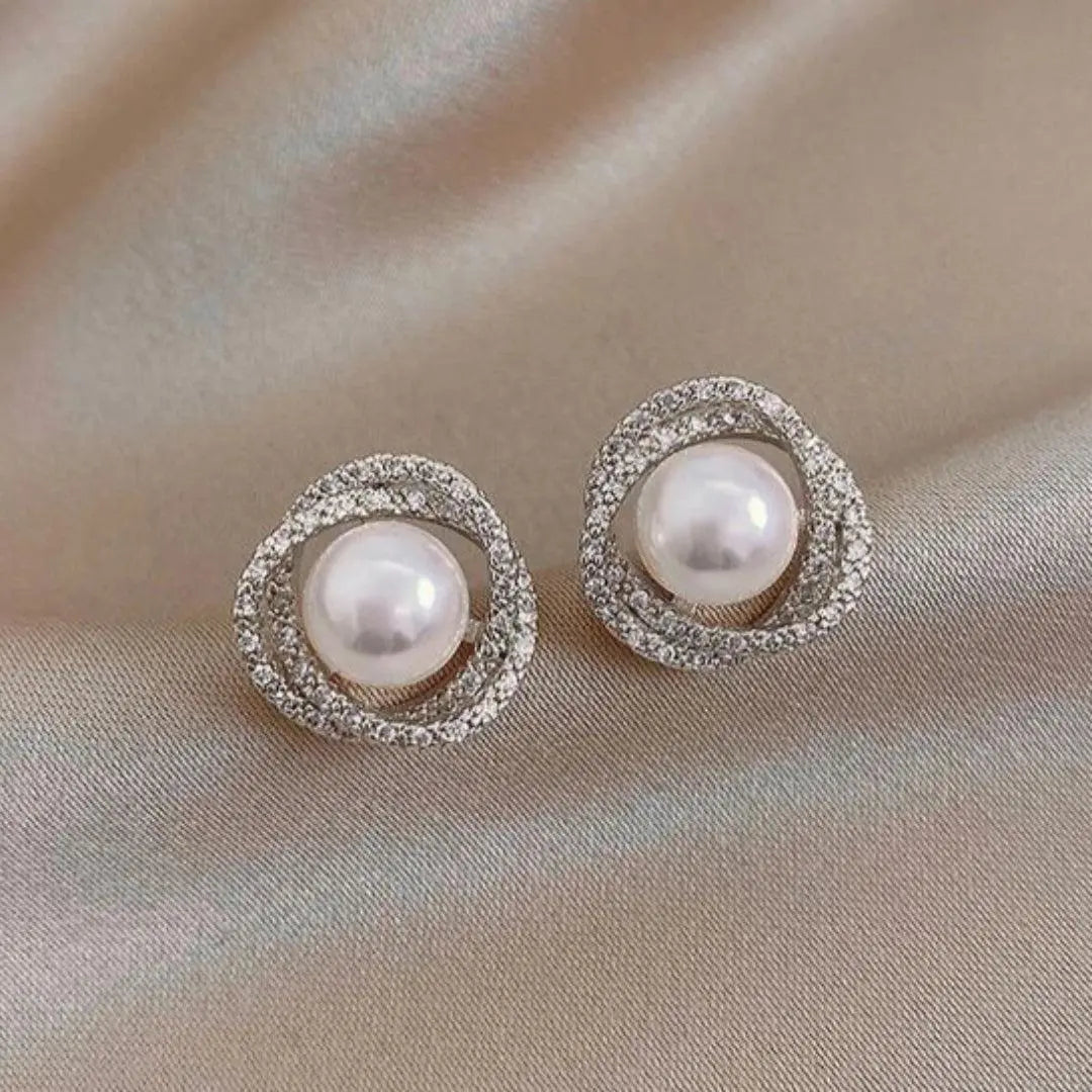 Spīdīgas Spirāles Auskari ar Elegantiem Pērļiem