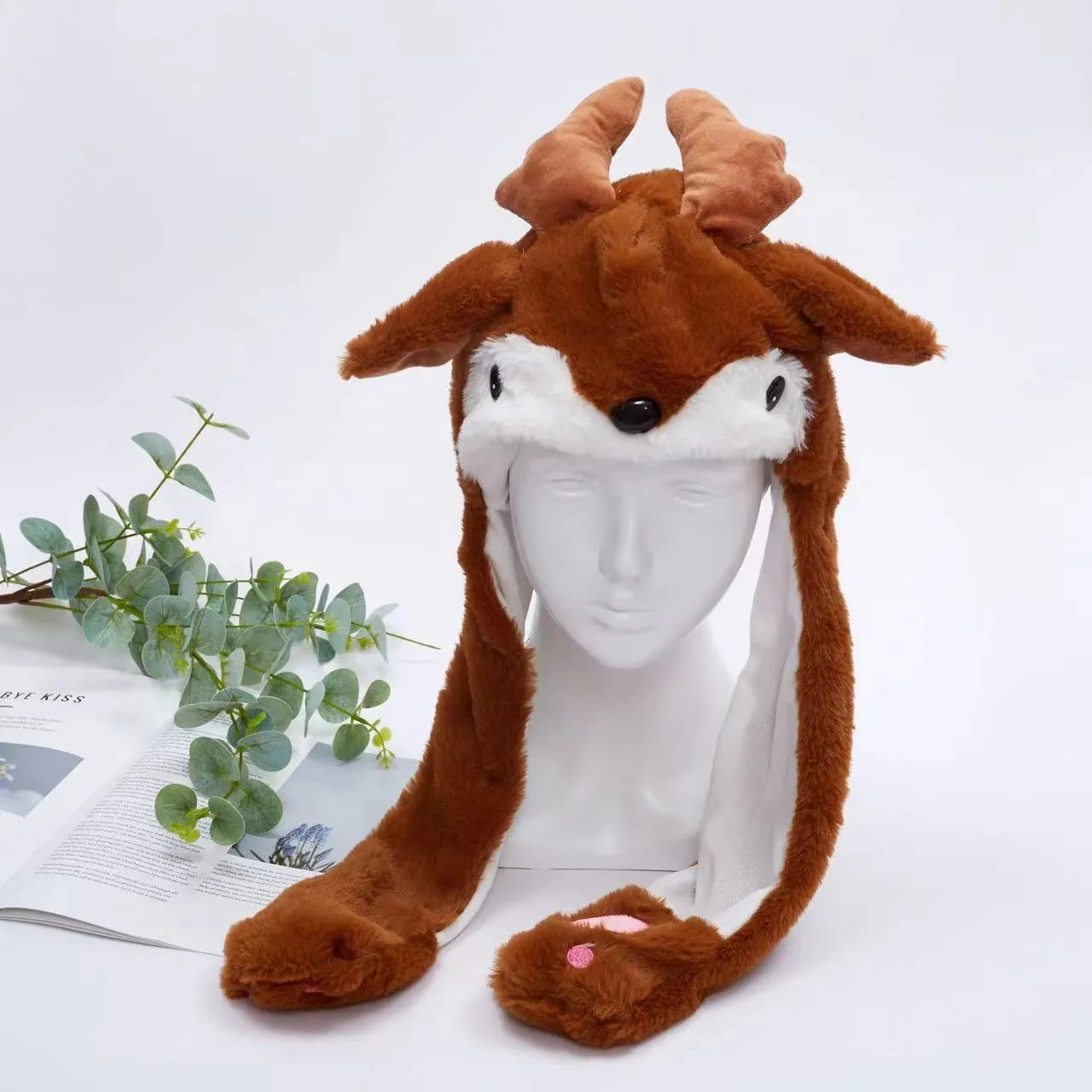 Rentier-Mütze aus Plüsch, braun-weiß, mit Geweih, Winteraccessoire, Weihnachtskostüm.