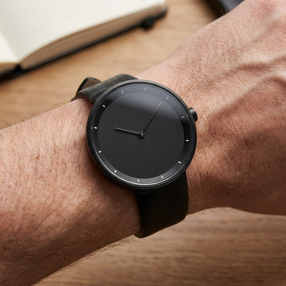Clean Men’s Minimalist Watch With Slim Case And Leather Strap