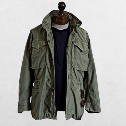 Robuste Militärstyle Jacke für einen beeindruckenden Look