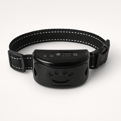 Collier anti-aboiement noir pour chien avec capteur intelligent, écran LED et sangle ajustable. Accessoire de dressage efficace et moderne.