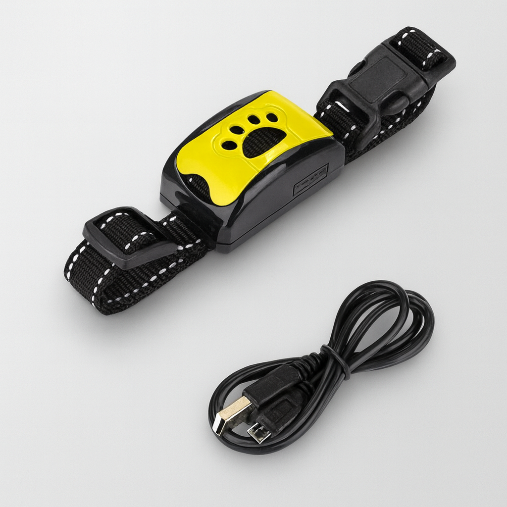 Collier anti-aboiement pour chien avec boîtier jaune et noir, boucle réglable, et câble de chargement USB. Accessoire dressage canin efficace.