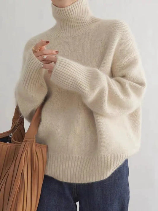 Elegant and cozy turtleneck sweater in linen