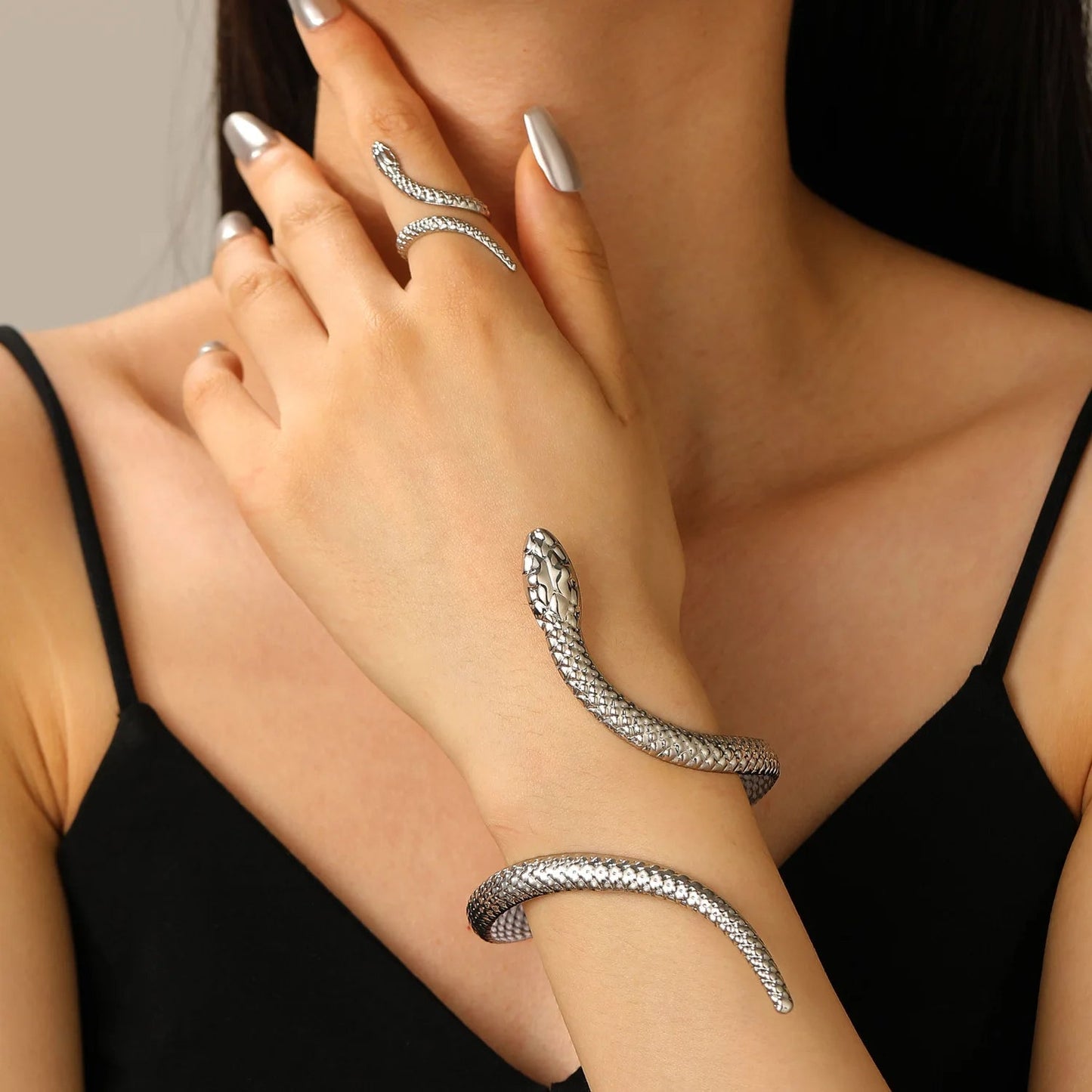 Dame smykkesæt | Halskæde og armbånd med elegant design