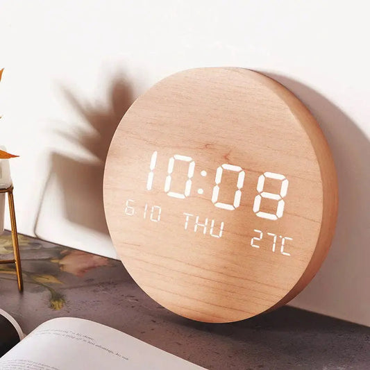 Digitale Wanduhr aus Holz – Skandinavisches Design