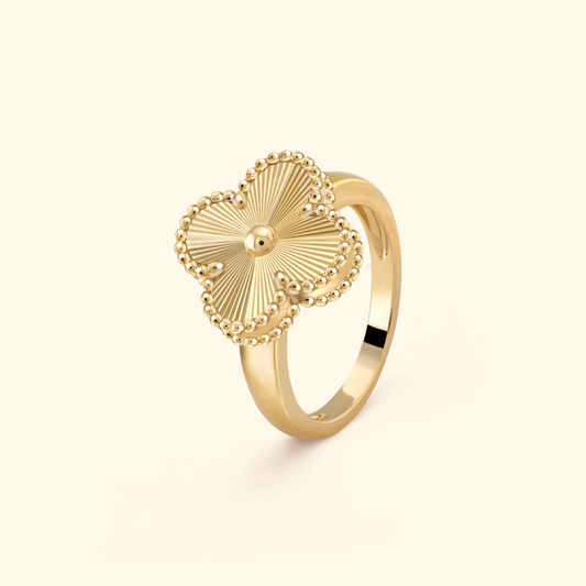 Elegant Clover-Shaped Ring - Waterproof & Hypoallergenic Design