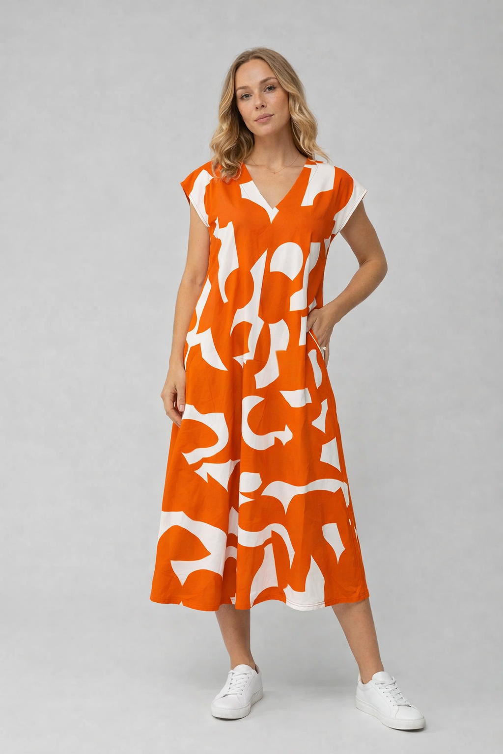 Abito Donna Maxy con Stampa Astratta - - abito estivo abito lungo abito maxy materiale leggero moda femminile scollatura a V stampa astratta stile artistico taglie disponibili vestibilità comoda - Concept Palermo