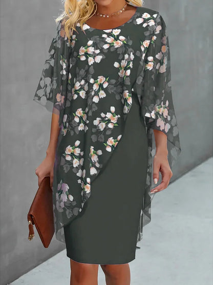 Kvinners klänning för bröllopsgäst med chiffoncape och blommönster