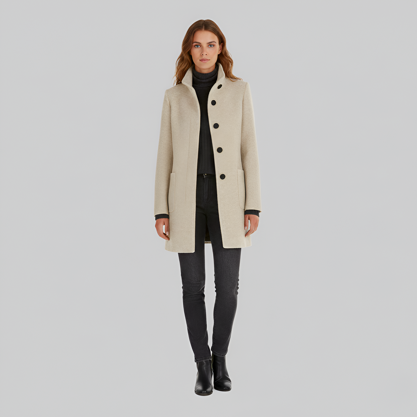 Cappotto femminile elegante dal design essenziale