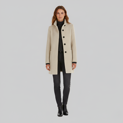 Cappotto femminile elegante dal design essenziale