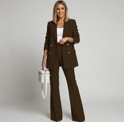 Katarzyna - Garnitur Damski Elegancki Dwurzędowy z Długą Marynarką i Rozszerzanymi Spodniami - Katarzyna