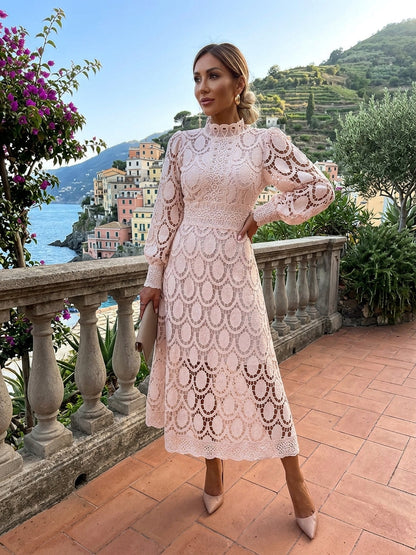 Renata | Sukienka midi na wesele – Elegancka koronkowa sukienka z bufkami