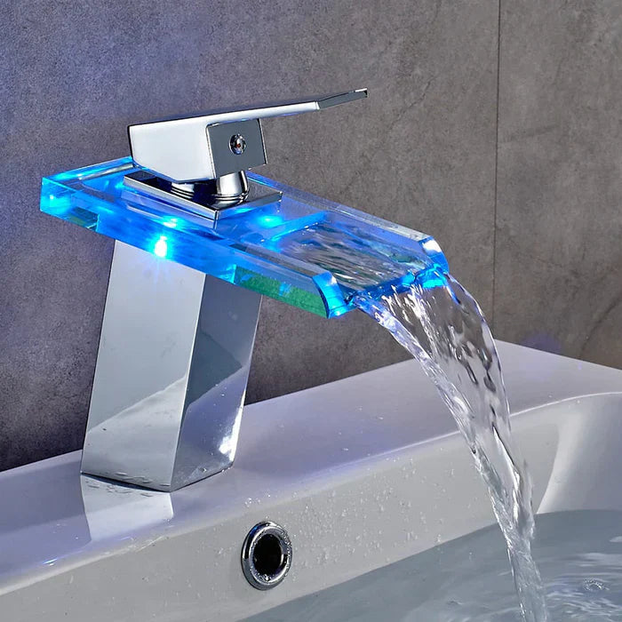 LumiFlow - LED vandfaldshane med temperaturindikator | Farveskift for sikker brug | Enkel betjening og energieffektiv design