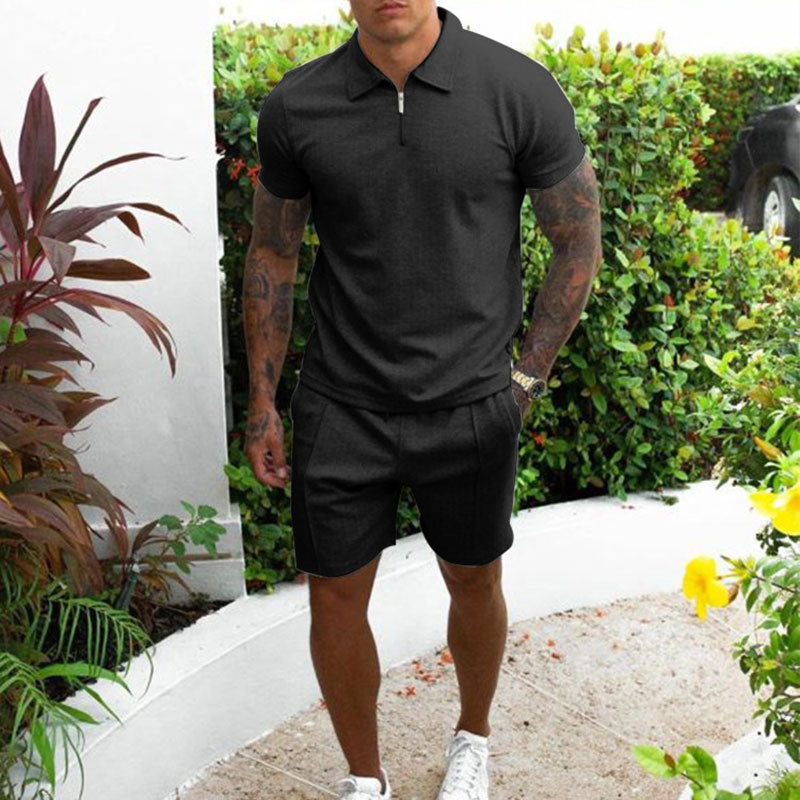 Komfortabelt herresæt med poloshirt og shorts i afslappet design