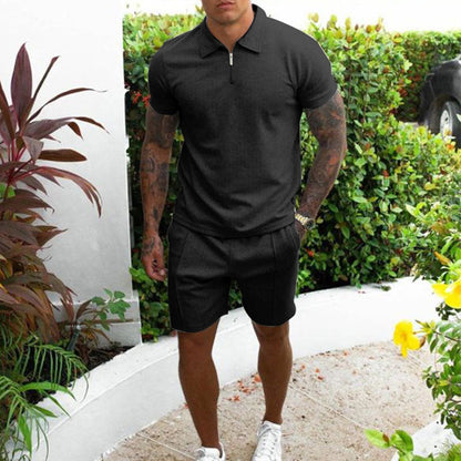 Komfortabelt herresæt med poloshirt og shorts i afslappet design