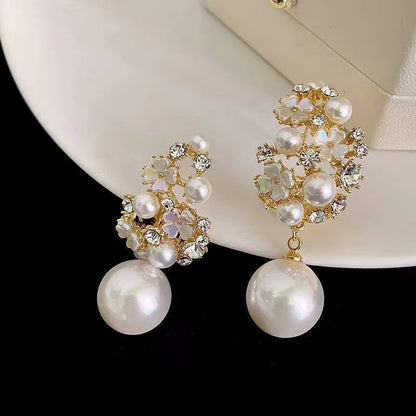 Orecchini Eleganti con Perle e Fiori