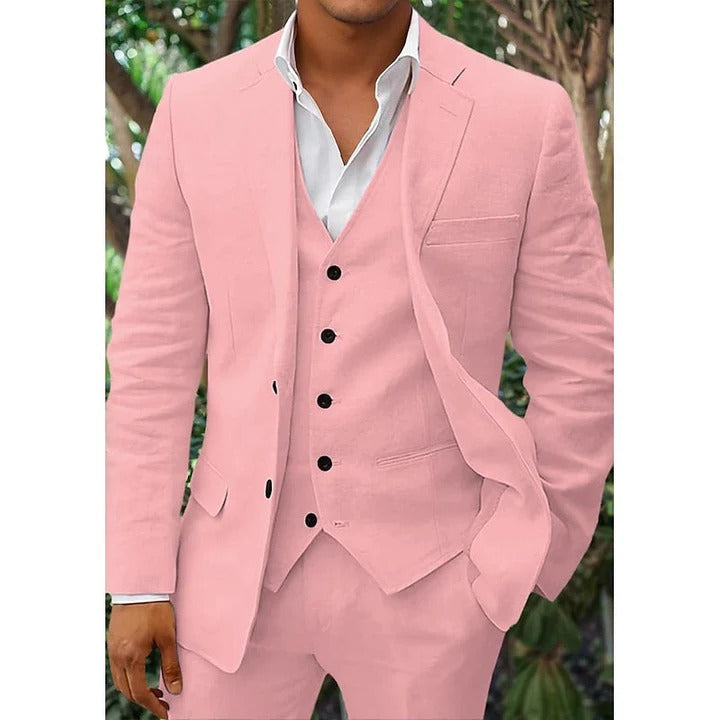 Costume homme rose élégant avec gilet et chemise blanche, boutons noirs, idéal pour mariage ou événement formel, mode masculine tendance.