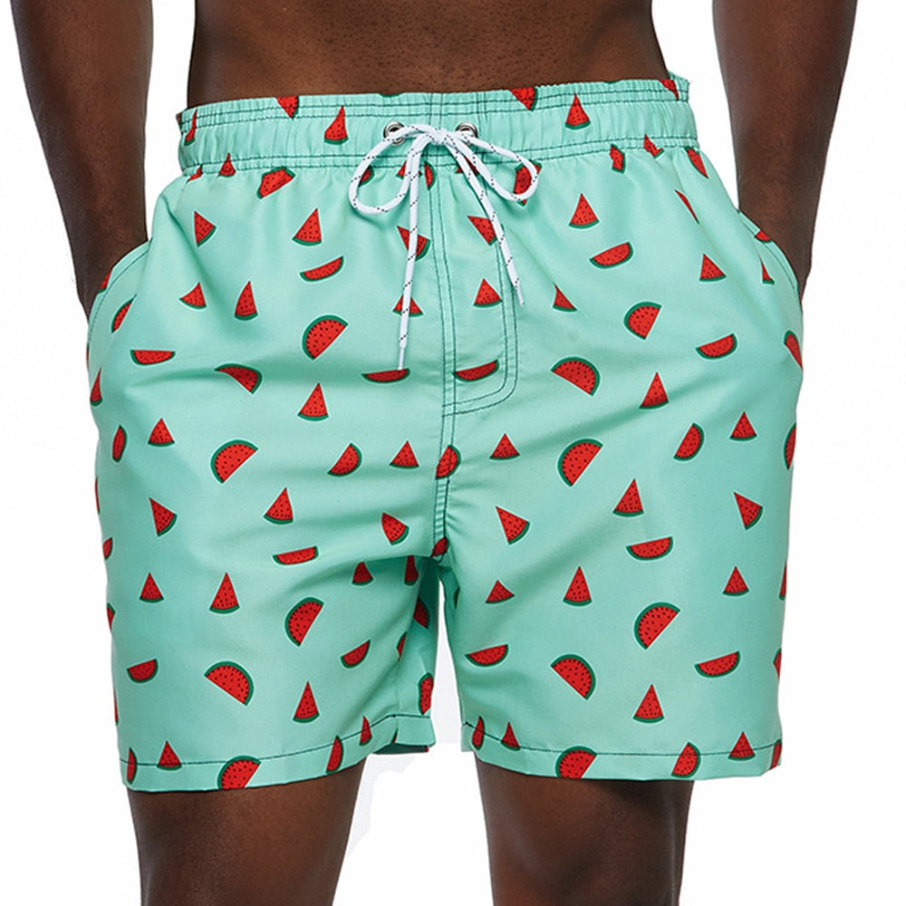 Hurtigtørrende badeshorts til mænd med farverige sommerprint