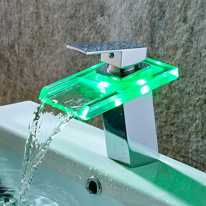 LumiFlow - LED vandfaldshane med temperaturindikator | Farveskift for sikker brug | Enkel betjening og energieffektiv design