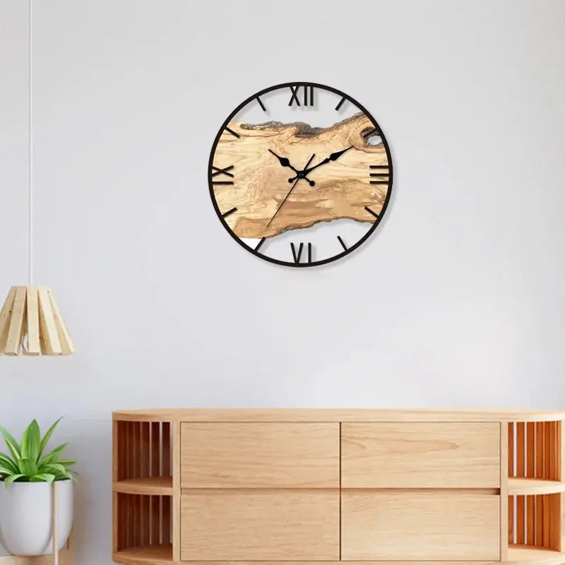 Holz-Wanduhr mit Harzdetails und römischen Ziffern – 30 cm Zorenza