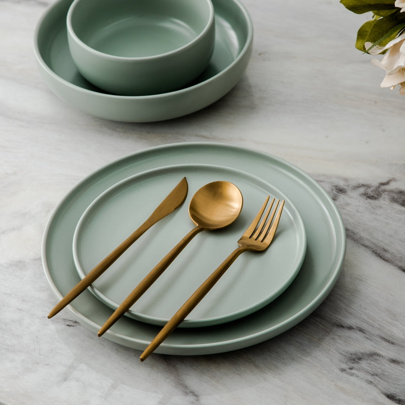 Minimalistisches Edelstahl-Besteckset mit mattem Finish