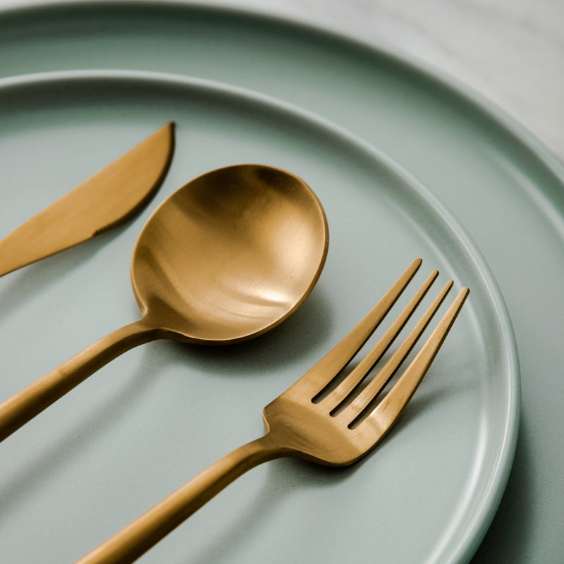 Minimalistisches Edelstahl-Besteckset mit mattem Finish